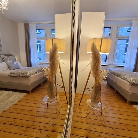 Home Away From Home Stylish Central Netflix Kitchen Wiesbaden Exterior foto