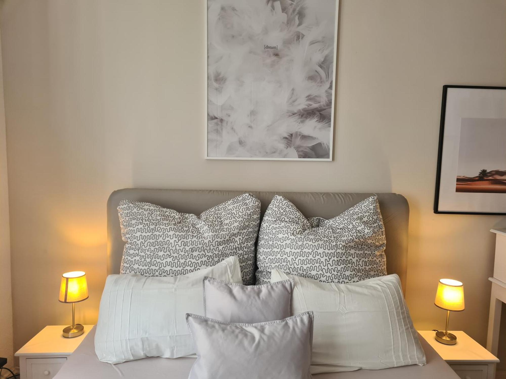 Home Away From Home Stylish Central Netflix Kitchen Wiesbaden Exterior foto